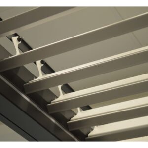 Motorgesteuerte Pergola 3x4 aus schwarzem und weißem Aluminium mit verstellbaren Lamellen – Bild 6